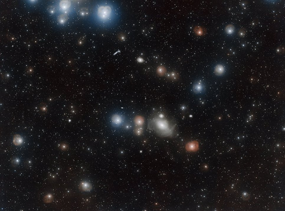 Астрономы получили новые фотографии "лица бога" в созвездии Печи
