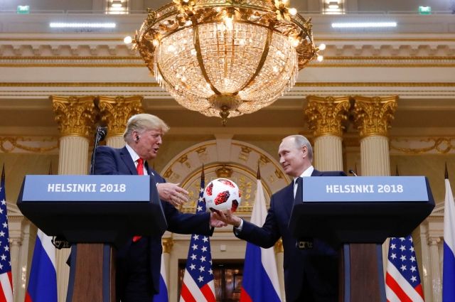 Путин подарил Трампу официальный мяч ЧМ-2018