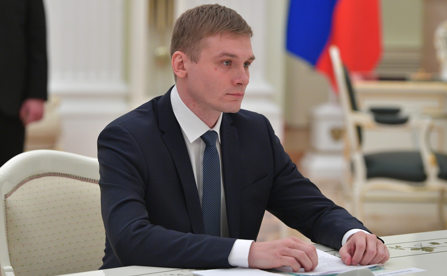 Губернатор Хакасии Коновалов увеличил зарплату себе и министрам в четыре раза
