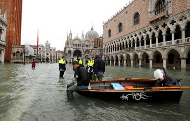 Венеция подготовилась к новому паводку до 1,6 м