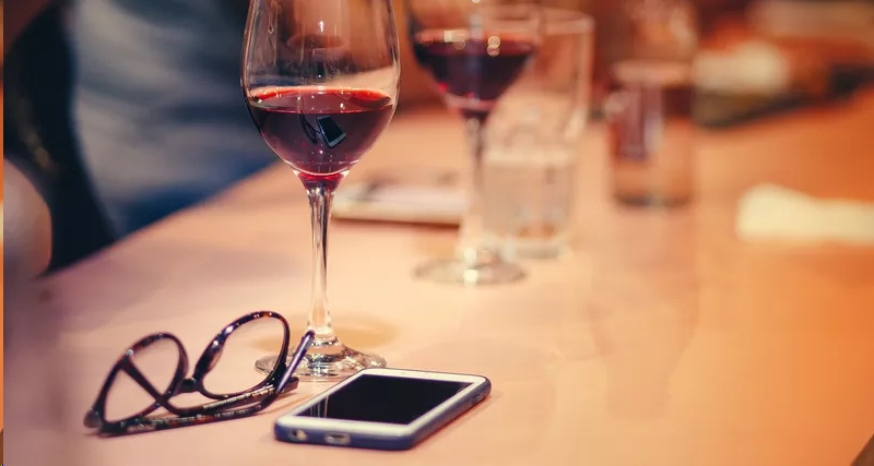 «Вы пьяны»: смартфоны начнут говорить, когда вам стоит закончить пить