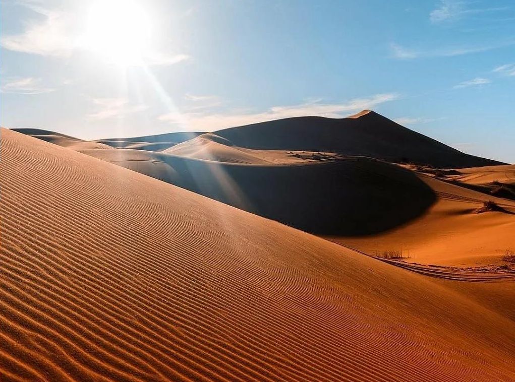 Какова толщина песчаного слоя в пустыне
