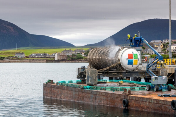 Microsoft подняла со дна Северного моря свой дата-центр, который пролежал там 2 года.