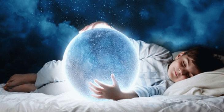 Необычное влияние полной луны на сон