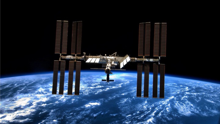 NASA: маневр уклонения МКС от космического мусора прошел успешно