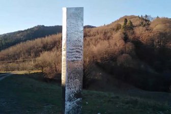 Таинственный монолит появился в Румынии после исчезновения похожего в США