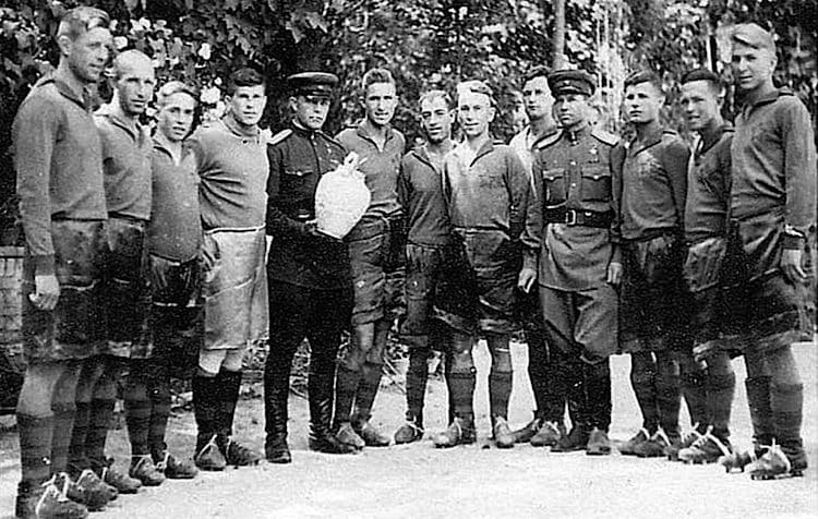 Футбольный матч в 1944 году: НКВД против «Арсенала».