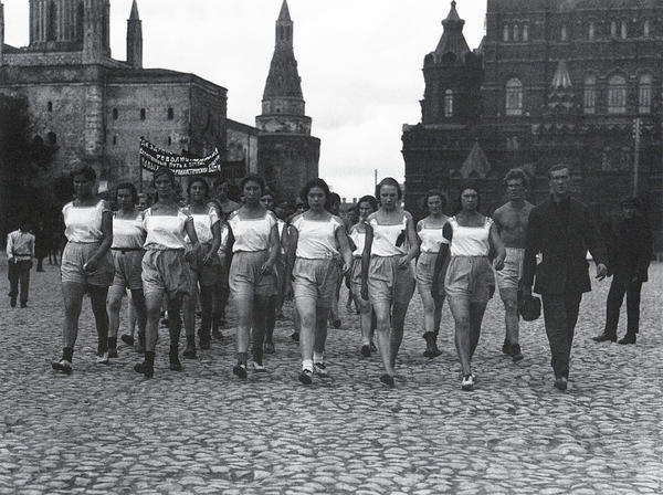 Почему в СССР женщины носили мужское белье