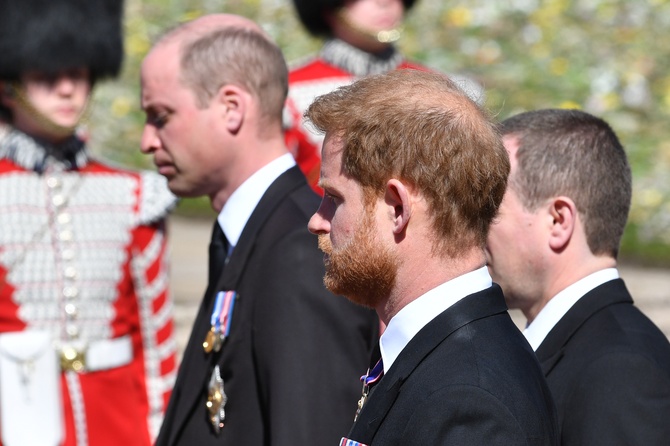 «Мутная вода»: эксперт заявил, что у принца Гарри есть более чем серьезный компромат на королевскую семью