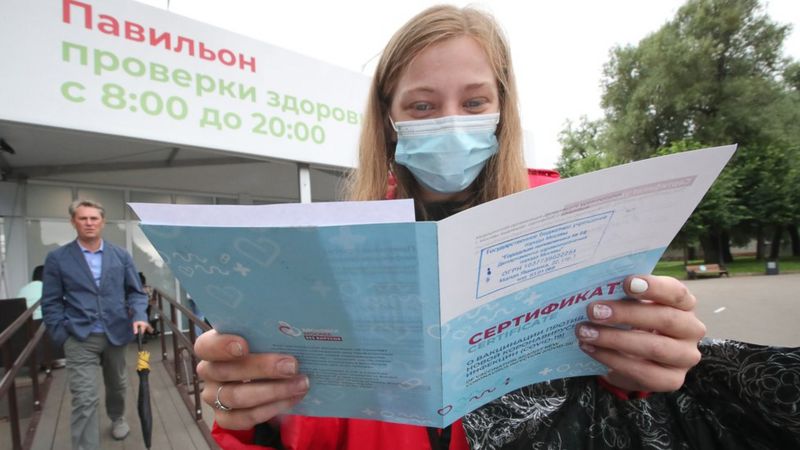 Коронавирус в России: максимум умерших за сутки и начало ревакцинации