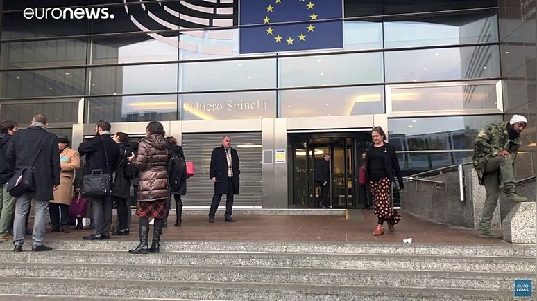 Euronews: «это ужасно, но придётся смириться» — британцы готовятся освобождать места в Европарламенте