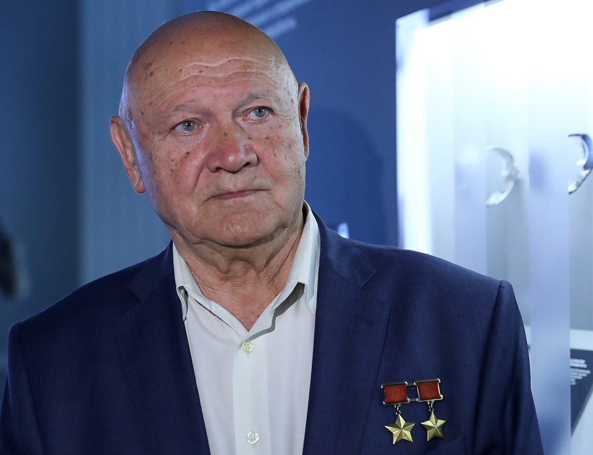 «Это не лечится!»: космонавт Джанибеков осудил снос памятника Гагарину