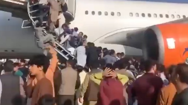 В аэропорту Кабула хаос: американцы открыли стрельбу, есть погибшие