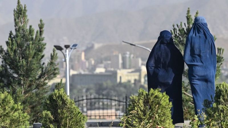 "Думаю, для нас все кончено". Что ждет женщин Афганистана при "Талибане"?
