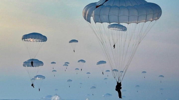 Севастопольский военнослужащий украл из части парашюты на 8 миллионов