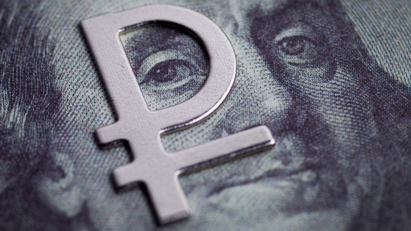 Доллар и евро показали существенное снижение впервые за несколько недель