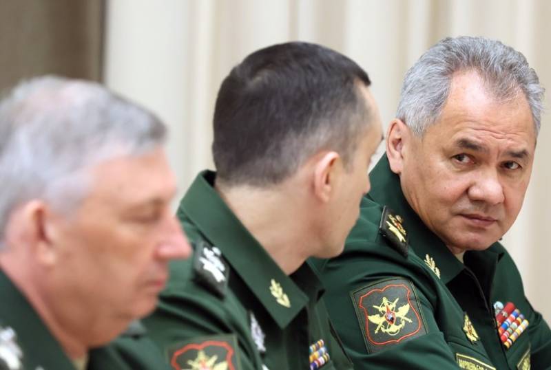 Российские генералы смогут служить дольше
