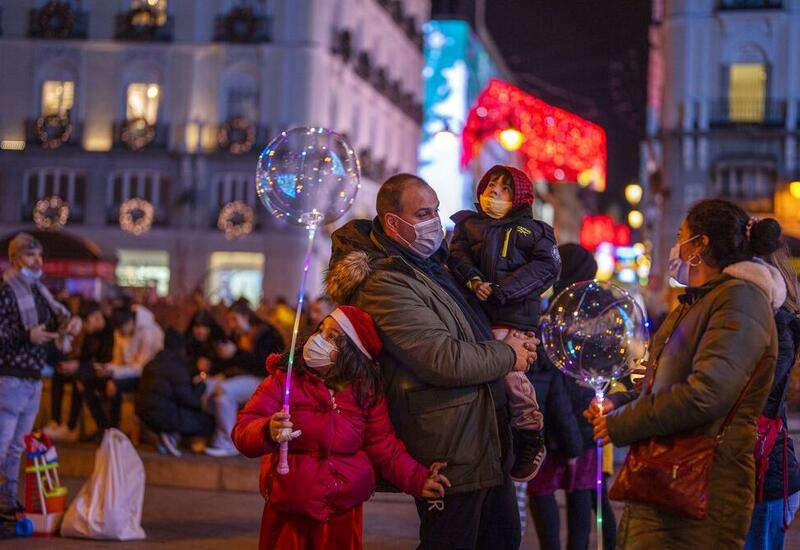 Европейцы наденут маски к новому году