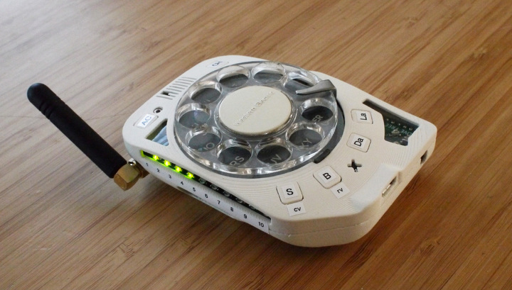 Создан мобильник с дисковым номеронабирателем