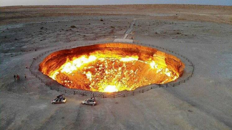 Геологи предупредили, чем может закончиться тушение кратера «Врата ада»