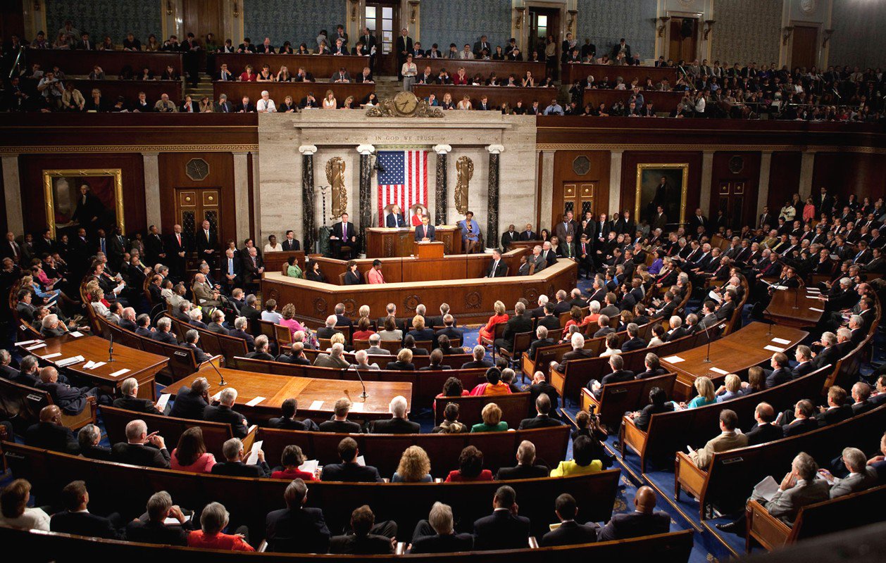 Конгресс США покидают на лафете