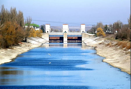 Глава Крыма сообщил, что поручил готовить закрытый Украиной Северо-Крымский канал к приему воды