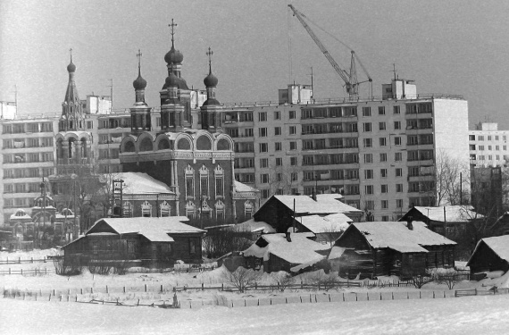 А в Москве зима (1975)