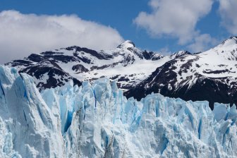 Высокая температура на Шпицбергене связана с его рельефом