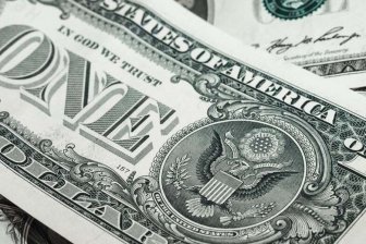 по доверию к доллару нанесен серьезный удар
