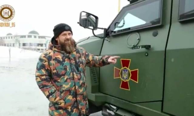 Рамзан Кадыров пообещал въехать в Киев на трофейном украинском бронеавтомобиле «Варта»