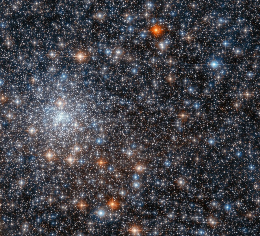 россыпь звезд, входящих в состав шарового скопления NGC 6558