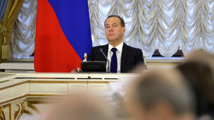 В ЕС что-то пошло не так, считает Медведев