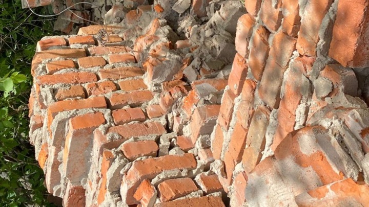 Под Екатеринбургом в жилом доме выпала несущая стена