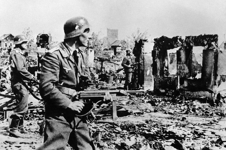 Памятка для немецких солдат: как оккупантов учили обращаться с населением СССР