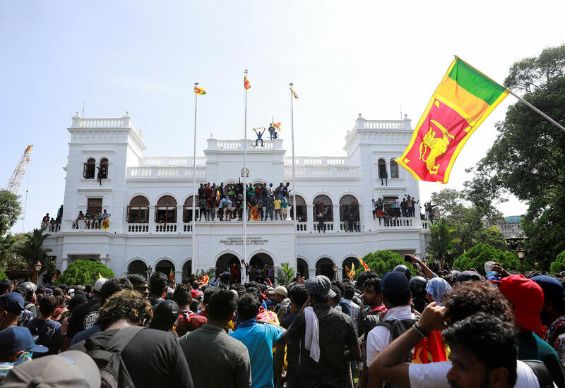 На Шри-Ланке ввели абонементы и квоты на заправку автомобилей для граждан страны
