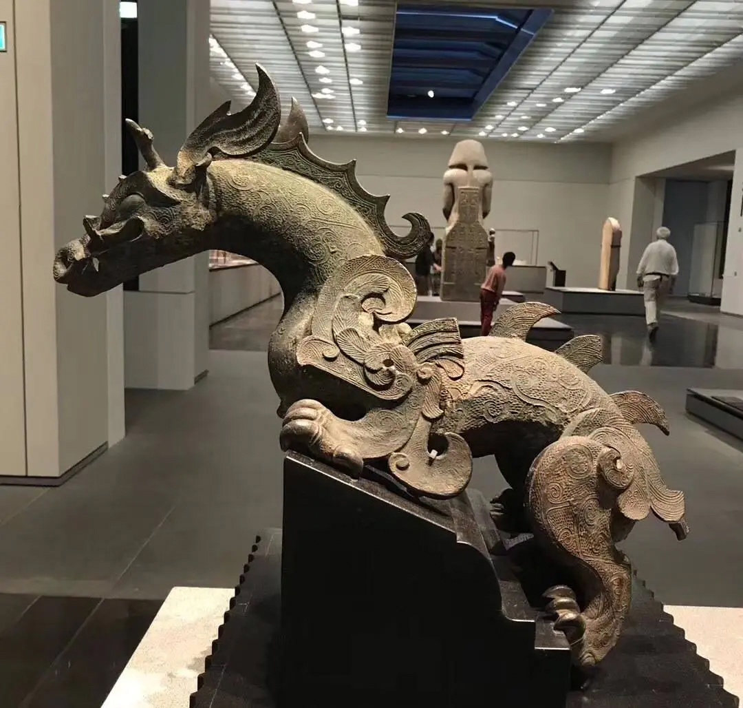 Бронзовая скульптура дракона, возможно, дворцовое украшение. Янь Сяду, Китай, Воюющие государства, 475-300 гг. до н.э.