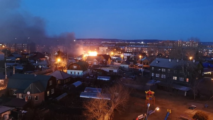 Истребитель рухнул на жилой дом в Иркутске
