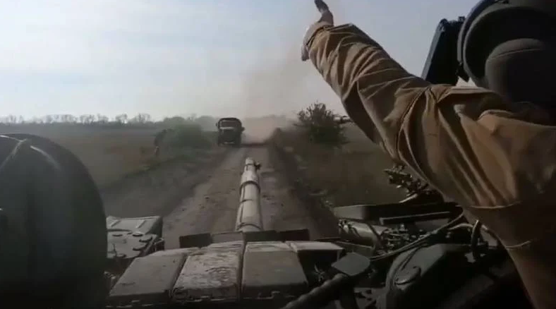 неожиданная встреча танка ВСУ и техники ВС РФ на Криворожском направлении.видео с украинской стороны.