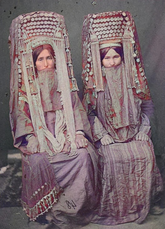 Туркменки. Женский свадебный костюм. Фото 1866 года.