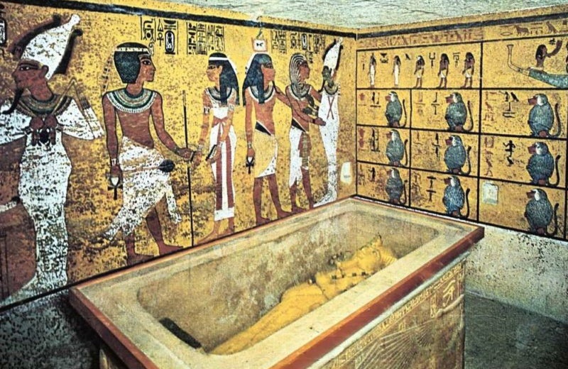 4 ноября 1922 года археологи обнаружили ранее неизвестную гробницу Тутанхамона,