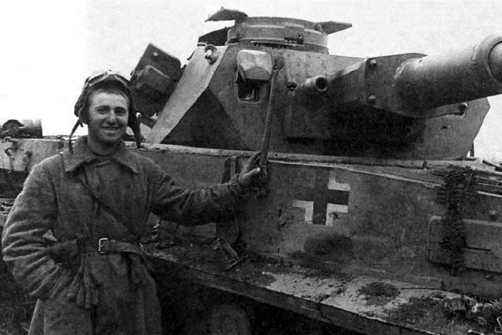 в 1942 году тракторист Красной армии захватил немецкий танк