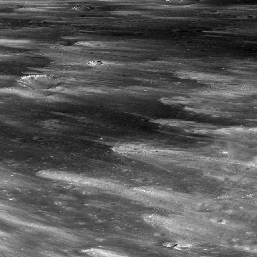 любопытный снимок лунной поверхности