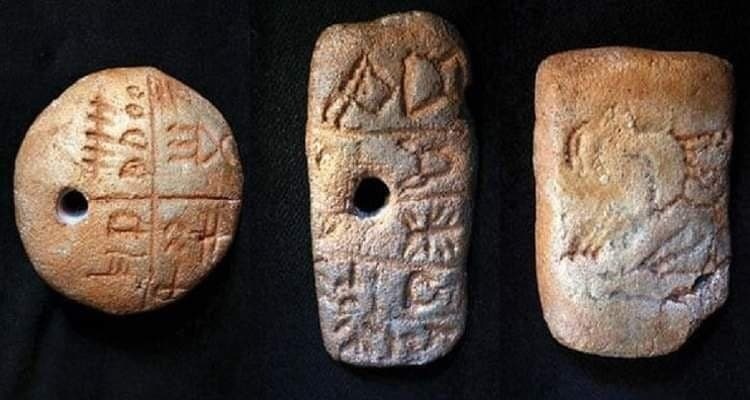 Считается, что первое письмо появилось у шумеров и египтян практически одновременно 5 тысяч лет назад.