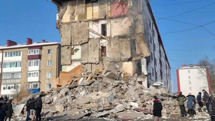 На месте обрушения дома на Сахалине закончен разбор завалов