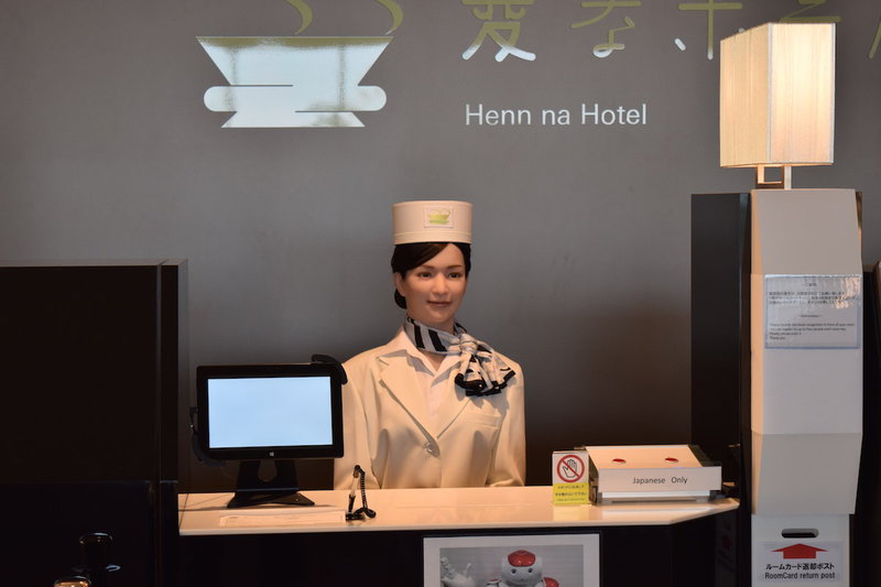 Роботы вместо людей. История японского отеля Henn-na, у которого не получилось
