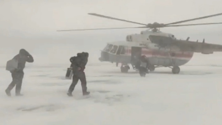 МЧС спасло более 80 рыбаков со льдины в Финском заливе