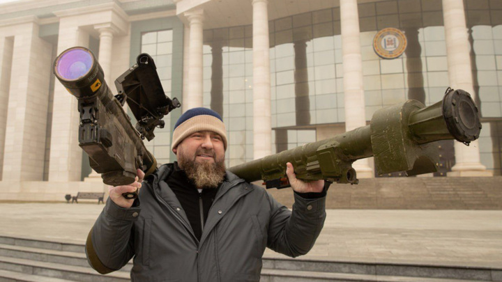 Рамзан Кадыров показал трофейный американский ПЗРК с передовой