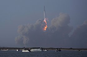Первый пуск сверхтяжелой ракеты SpaceX завершился взрывом