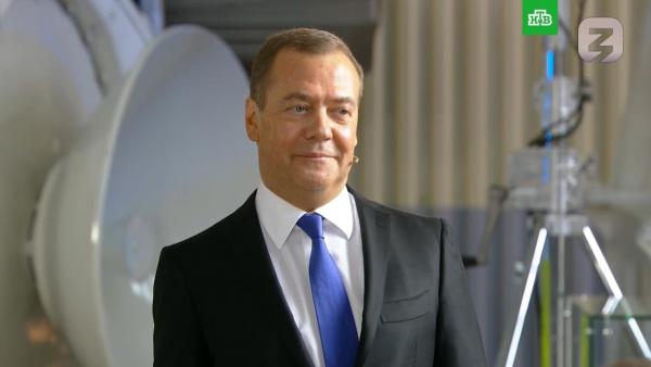 Медведев: Twitter прогнулся под США и Украину, Илон Маск не справился с заданием