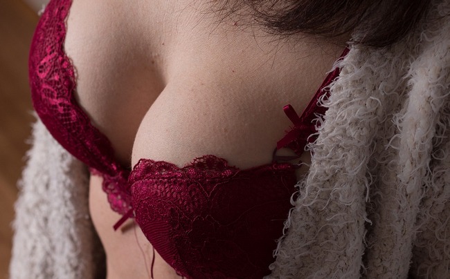 Психологи из Техасского международного университета (США) определили самую сексуальную форму женской груди.